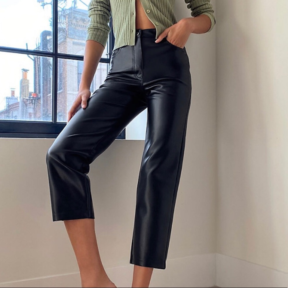 NEVER BEEN WORN! Aritzia Melina Pant Cropped